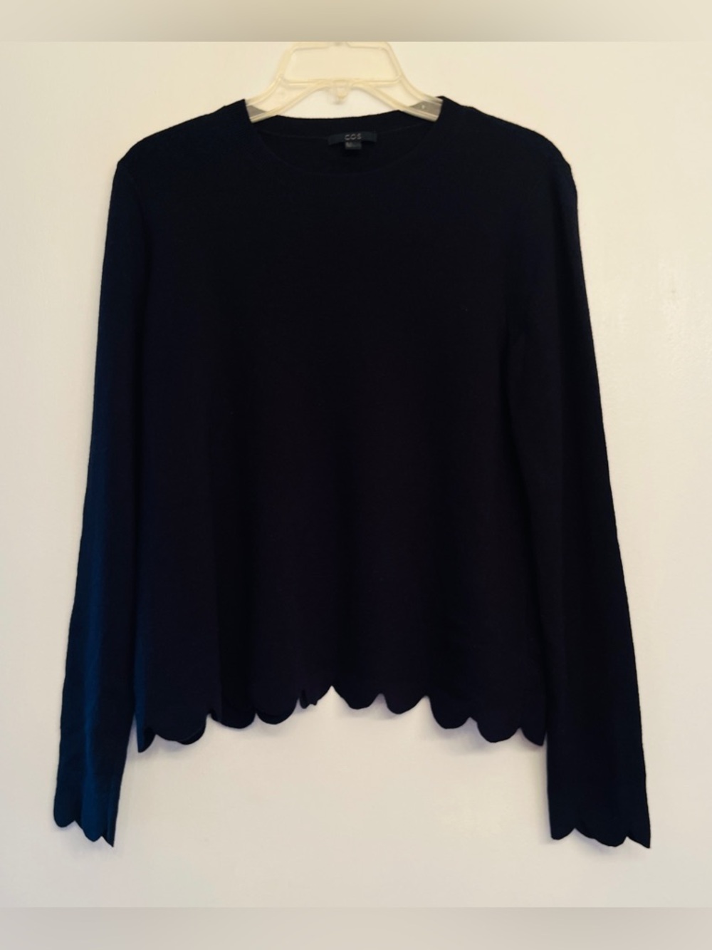 COS 100% wool sweater with distinctive scalloped hem and cuffs size S